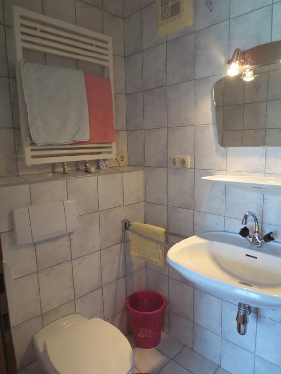 Gaestehaus Scharler Neukirchen am Grossvenediger Phòng bức ảnh